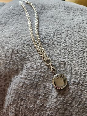 Silver 'Family' Round Pendant Necklace